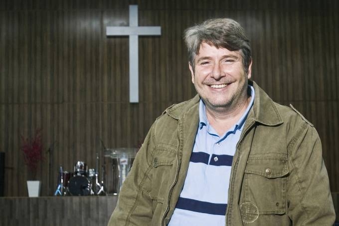 Ligação de Neymar com a igreja segue forte, com orações e dízimo