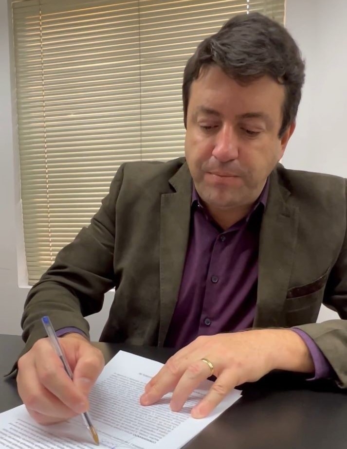 Elvis Cezar assina Carta-compromisso contra trabalho escravo em São Paulo