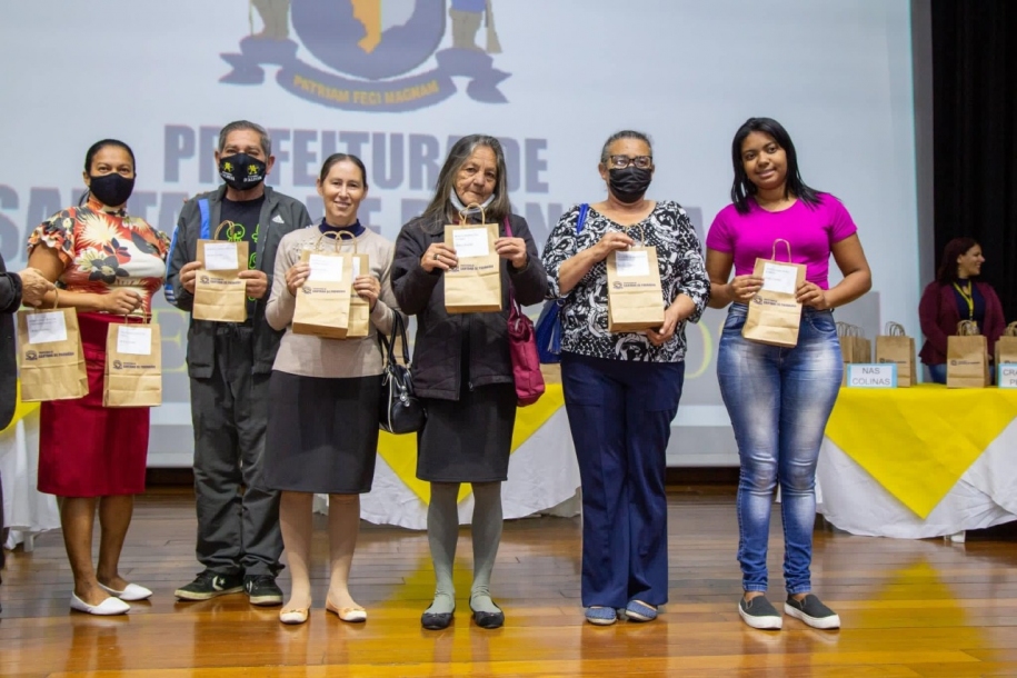 Mais 160 moradores recebem óculos de grau gratuitamente