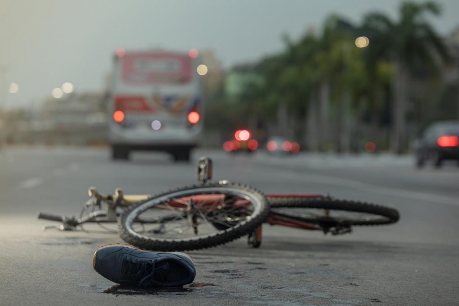 Nova lei em Barueri pune com multa e remoção a prática de pegar rabeira