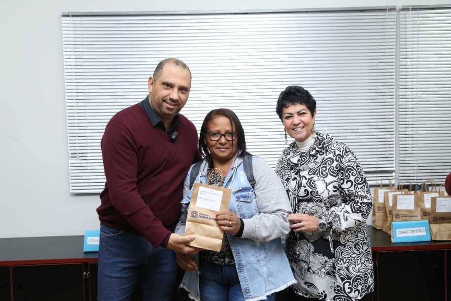 Marcos Tonho entrega mais de 140 Aparelhos Auditivos gratuitamente 