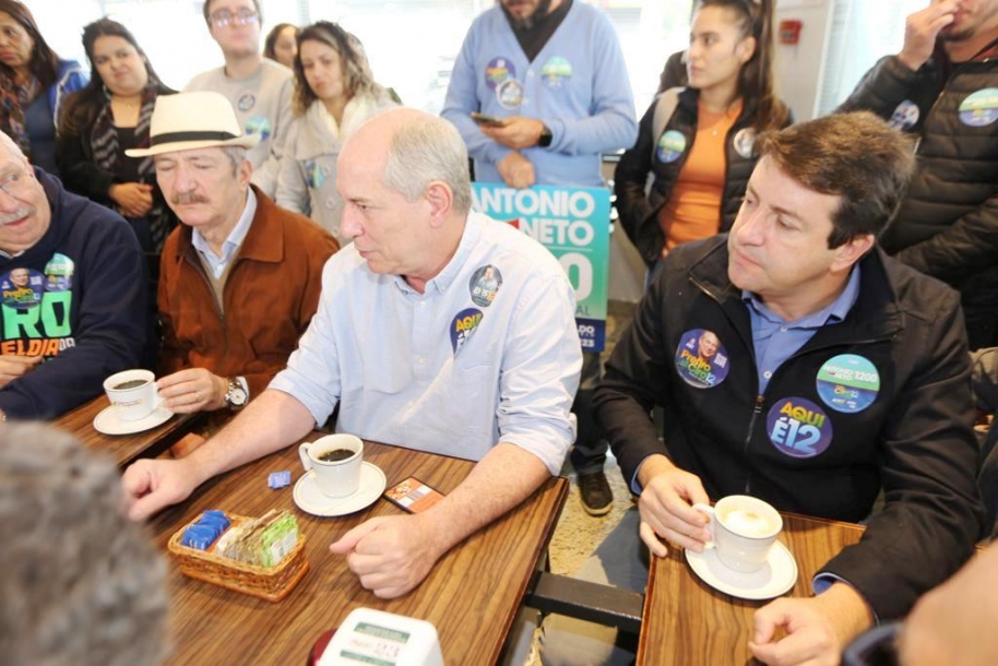 Ciro e Elvis participam de reunião na OAB e visitam Mercadão da Capital