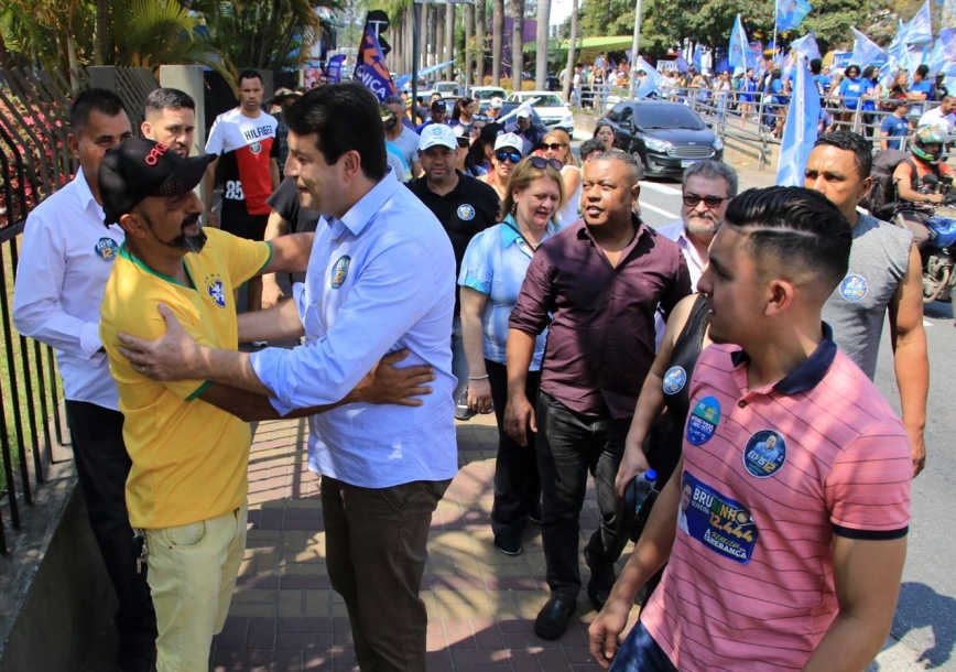 Elvis Cezar faz caminhadas em Barueri, Jandira e Itapevi