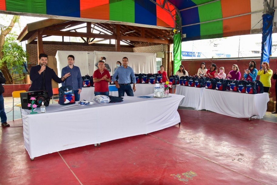 Pela primeira vez APAE de Cajamar recebe kit de uniforme da Prefeitura 