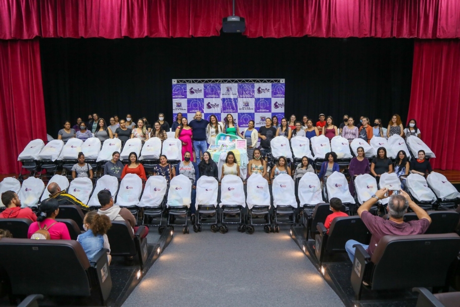 Marcos Tonho acompanha mais uma entrega do Kit Mãe Parnaibana