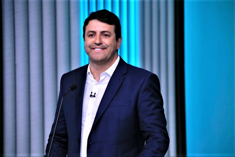 Elvis anuncia construção de 200 mil novas moradias populares por ano 