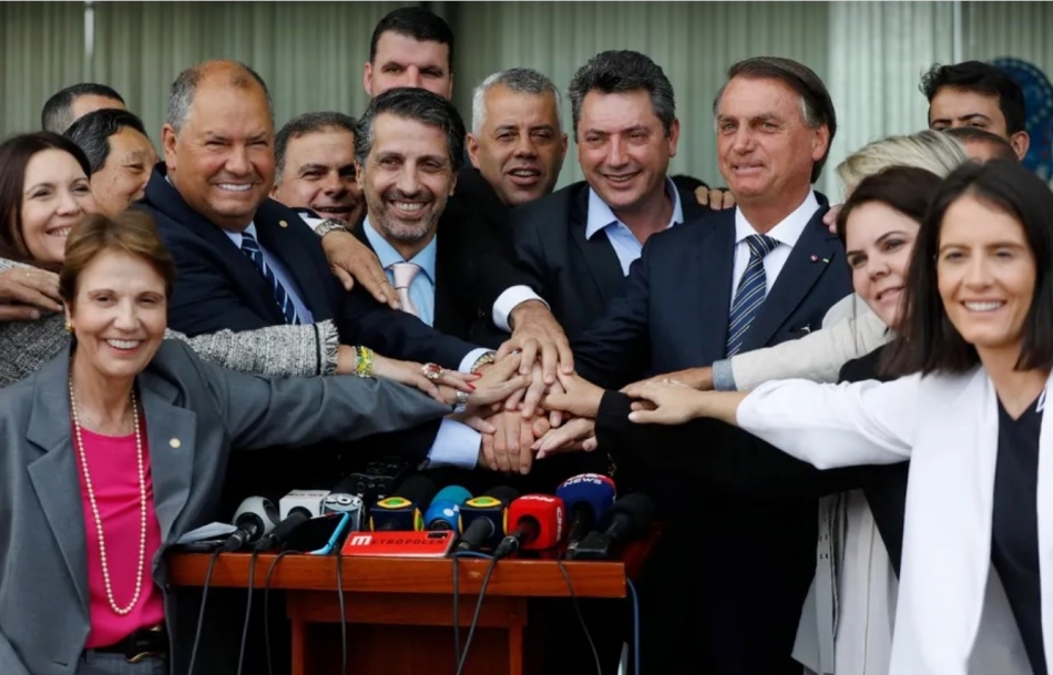 Bolsonaro recebe apoio de bancada ruralista e parlamentares eleitos