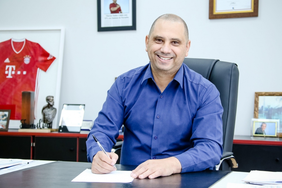 Marcos Tonho assina contrato da construção do novo Colégio Sete Anões