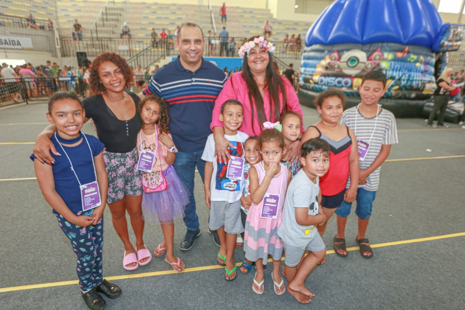 Marcos Tonho prestigia festa em comemoração ao Dia das Crianças 