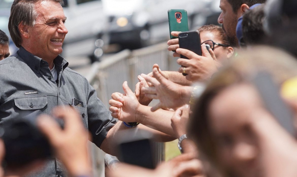 Bolsonaro anuncia desoneração da folha de pagamento para profissionais de saúde