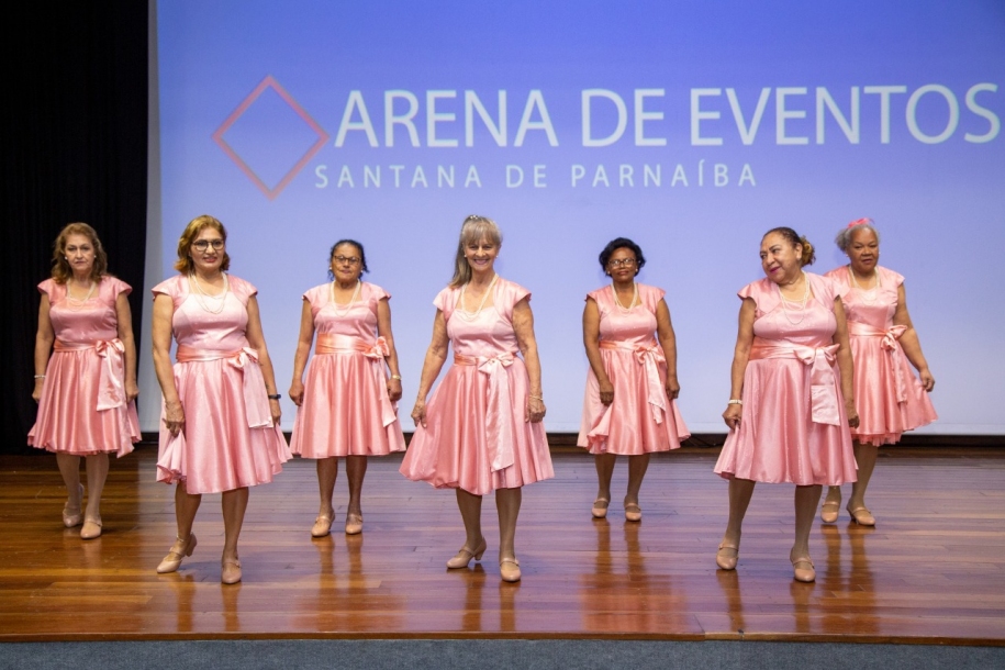 Mais de 300 pessoas prestigiam apresentações no Dia do Idoso 