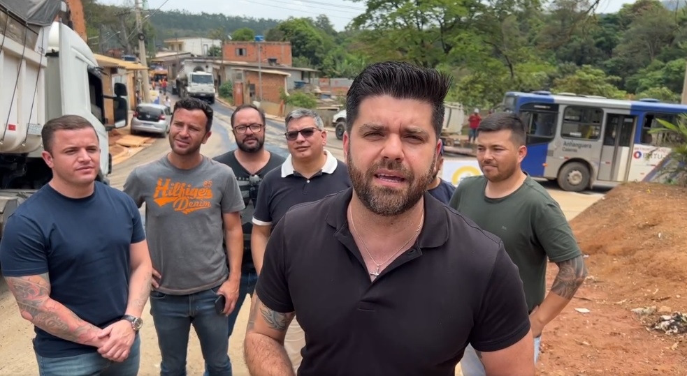 Prefeito Danilo Joan finaliza pavimentação no bairro Logo Azul 