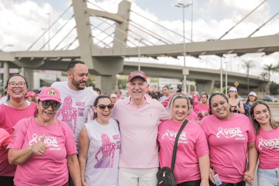 Vice-prefeito Beto Piteri prestigia Caminhada Rosa em Barueri 