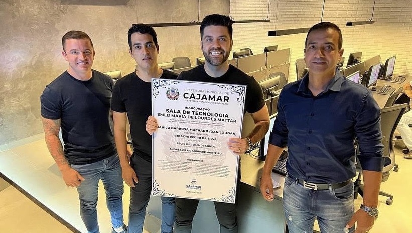 Danilo Joan inaugura 1ª Sala de Tecnologia para os alunos da cidade