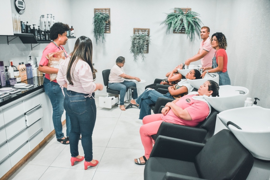Fundo Social promove o Dia de Beleza de Ester para mulheres 