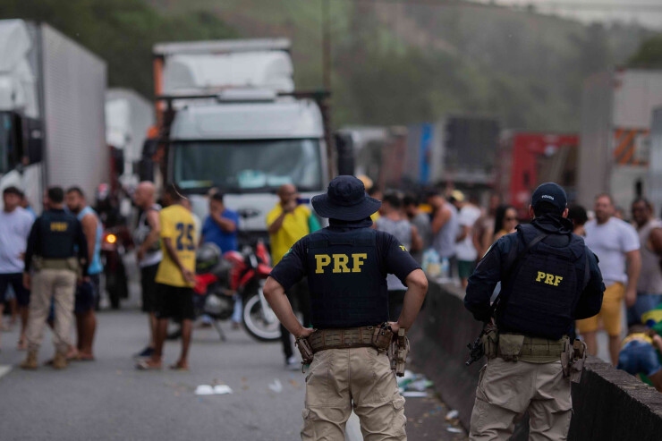 Segundo a PRF Brasil tem 16 estados com rodovias interditadas