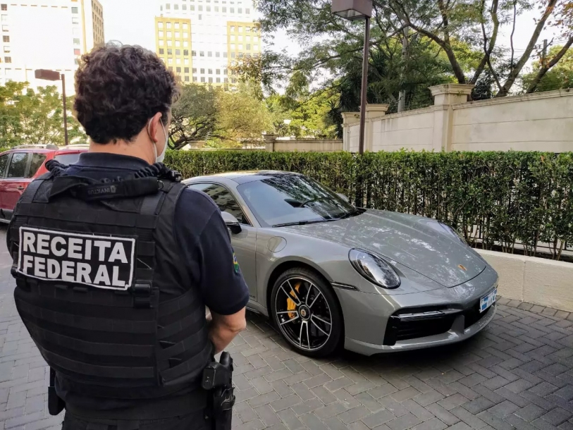 Bens apreendidos em operações policiais são leiloados no Rio de Janeiro