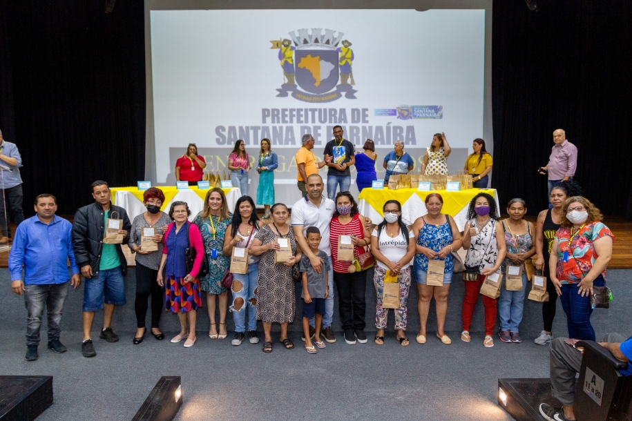 Marcos Tonho realiza entrega de mais de 150 óculos de grau gratuitos