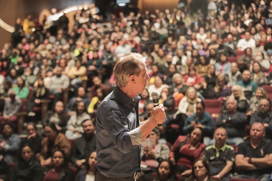 Prefeito Rubens Furlan promove Programa Nosso Abraço