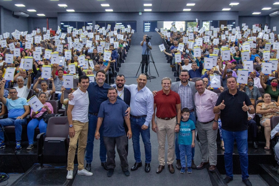 Parnaíba entrega mais de 600 títulos de propriedade aos moradores da cidade