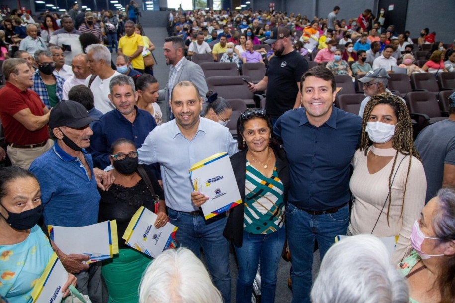 Marcos Tonho entrega mais de 600 novas escrituras de imóveis 