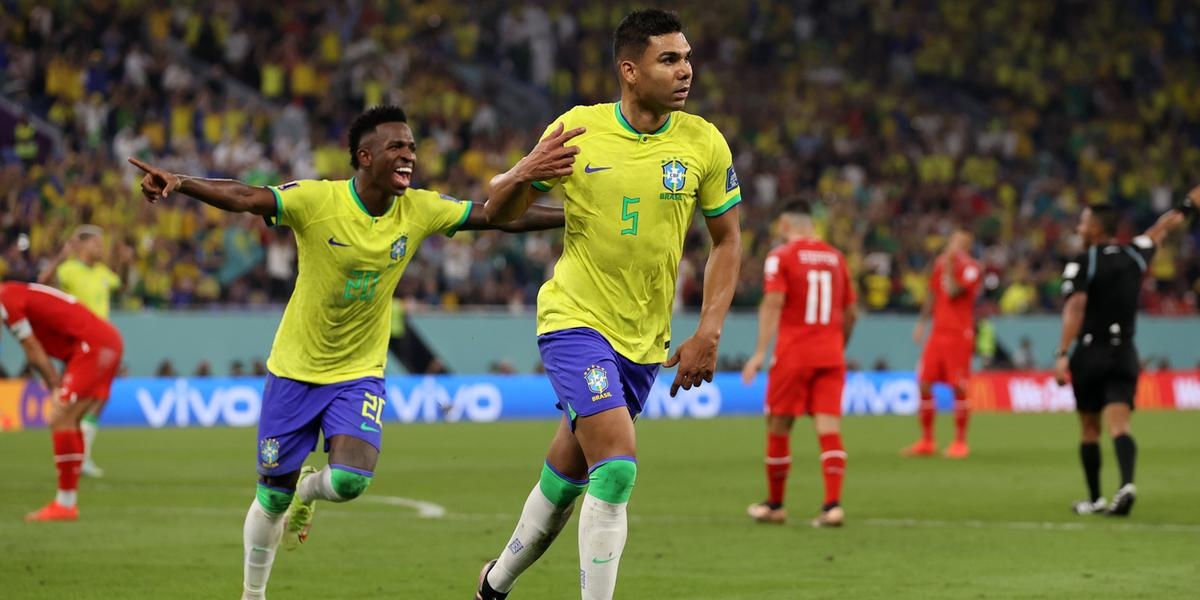 Brasil vence a Suíça com golaço de Casemiro e garante vaga nas oitavas 