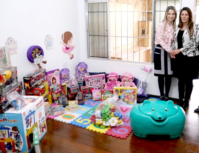 Crianças e adolescentes do Espaço Bem viver recebem brinquedos