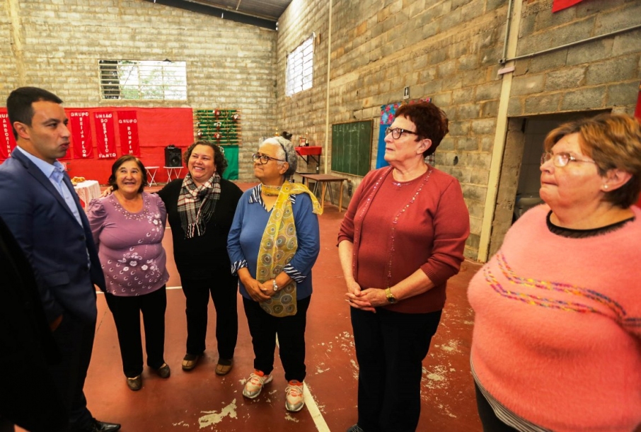 Rogério Lins atende moradores e faz intervenções na Cidade das Flores