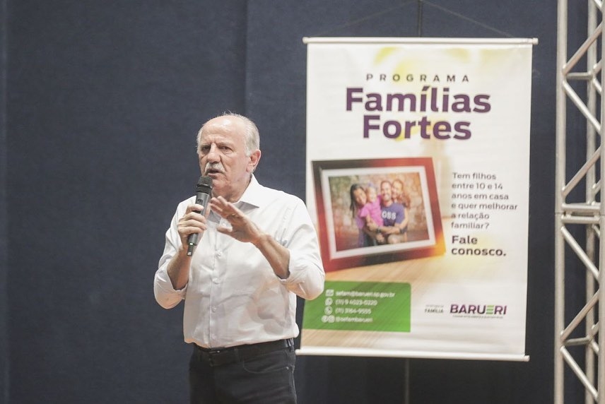 Beto Piteri prestigia formatura do Programa Famílias fortes 