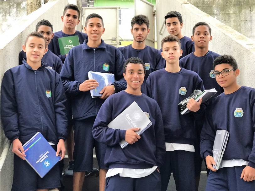 Mais de 60 mil estudantes de Barueri recebem uniformes de qualidade