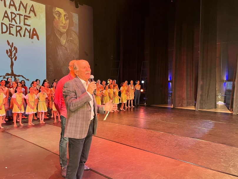 Beto Piteri prestigia última apresentação do Núcleo de Dança de Barueri