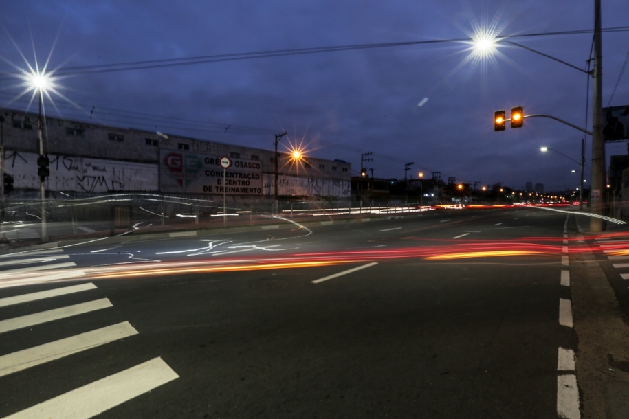 Rogério Lins anuncia semáforos piscantes a partir das 23 horas