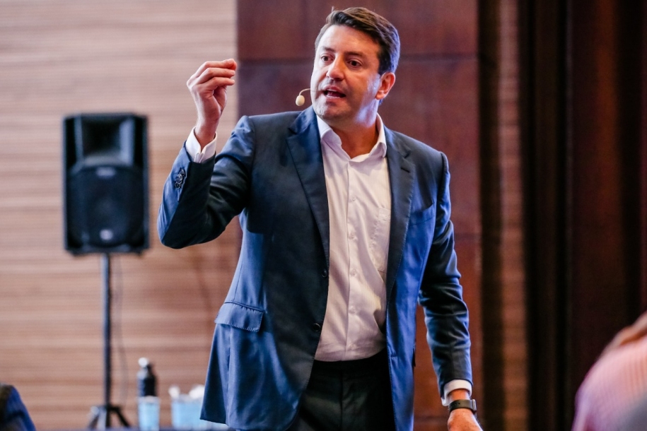 Elvis Cezar estreia o Programa Brasil que Faz na tela da Band