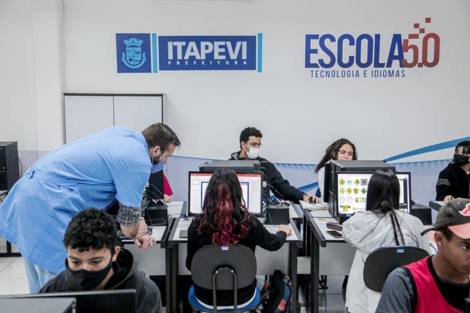 Escola 5.0 de tecnologia e idiomas de Itapevi abriu 80 vagas 