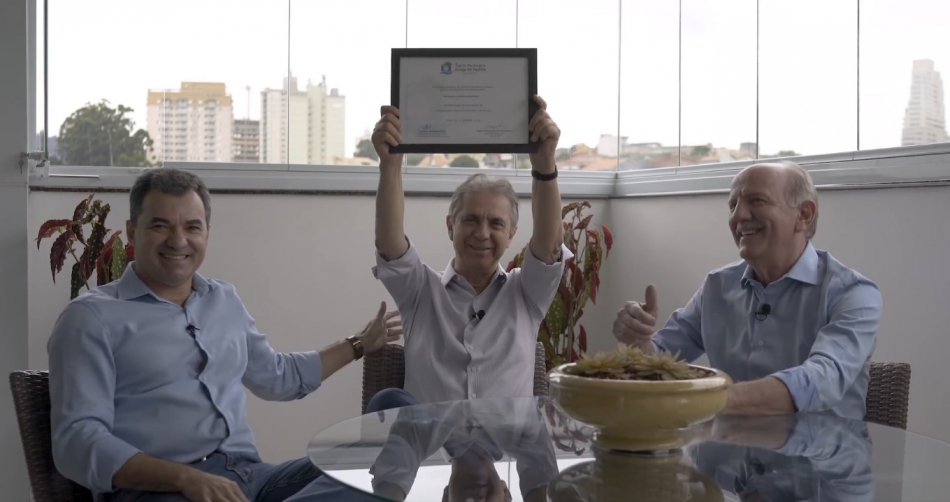 Barueri recebe o prêmio Município Amigo da Família