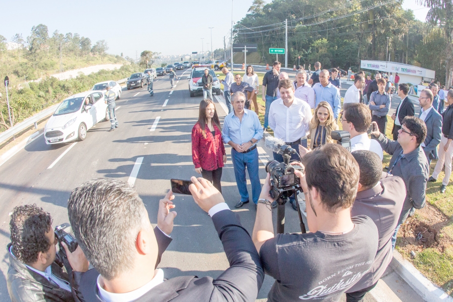 Furlan e Elvis entregam duplicação da Via Parque com iluminação LED