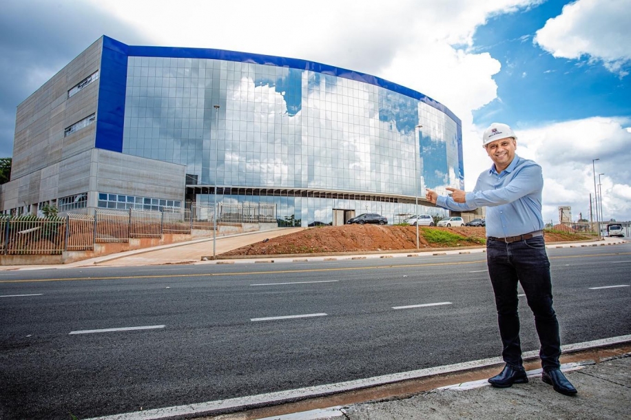 Marcos Tonho vistoria obras de construção do novo Hospital Municipal