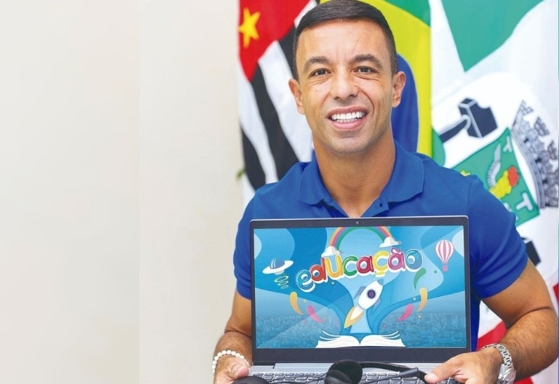 Rogério Lins entregará 24 mil notebooks para alunos da rede municipal