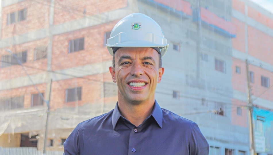 Rogério Lins acompanha obras do novo Hospital da Criança e da Mulher