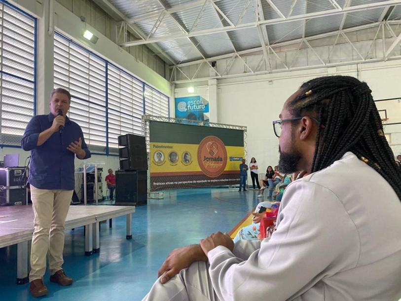 Prefeito Igor Soares prestigia Jornada Pedagógica Antirracista 
