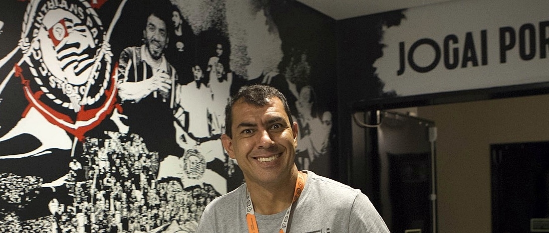 Novo auxiliar de Carille, Leandro Cuca exalta maior clube do país 