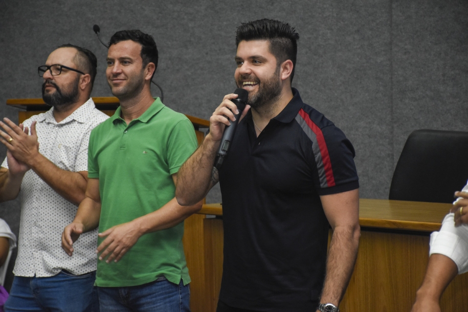 Danilo Joan realiza contratação de 150 profissionais para a Educação