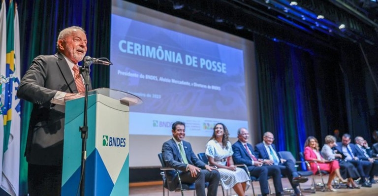 Lula diz que BNDES voltará a ser motivo de orgulho do povo brasileiro