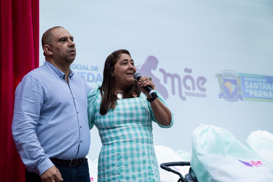 Marcos Tonho e Vanessa Ferreira entregam 110 kits do Mãe Parnaibana