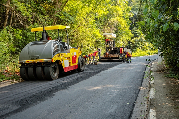 Santana de Parnaíba intensifica trabalhos de pavimentação na cidade