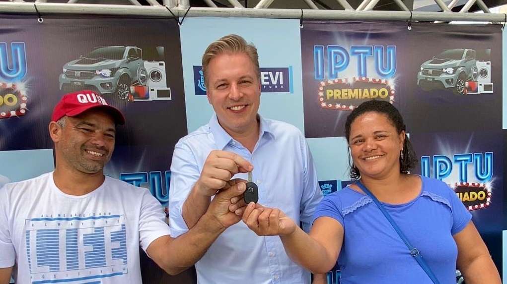 Igor Soares entrega prêmios para os vencedores do IPTU Premiado 2022