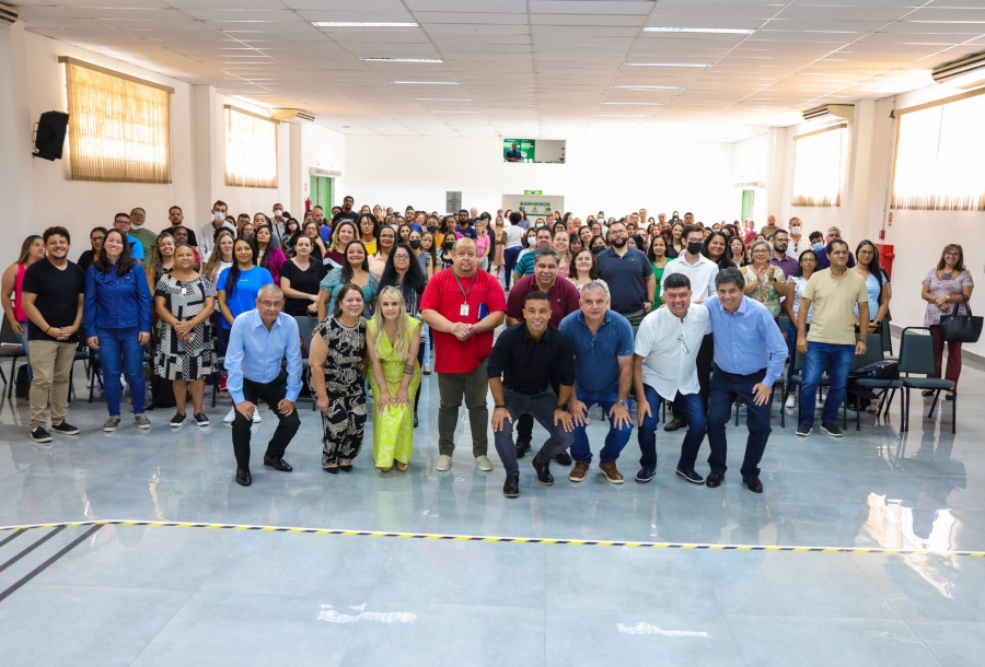 Prefeito Rogério Lins empossa 150 novos servidores públicos  