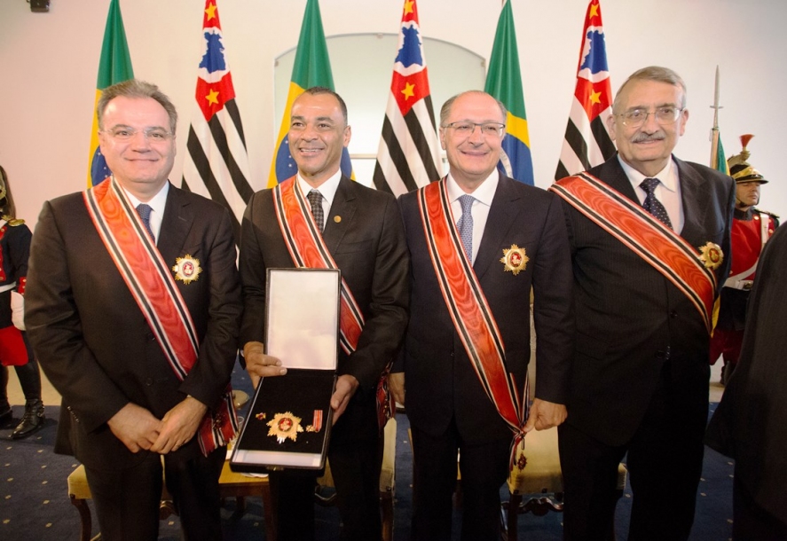 Alckmin agracia doze personalidades com a maior honraria do Estado