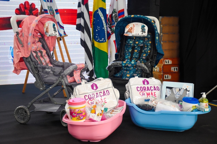 Programa Coração de Mãe entrega 106 kits maternidade