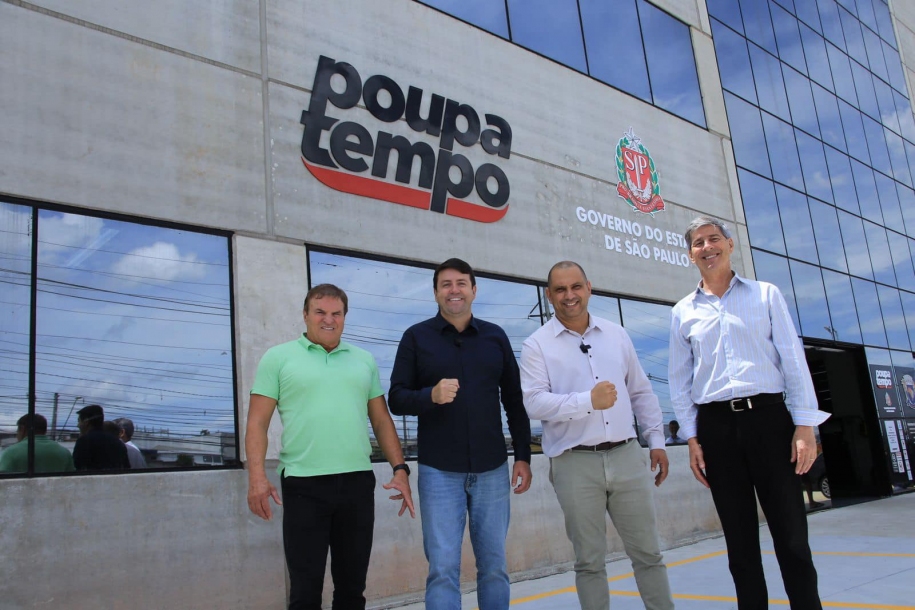 Prefeito Marcos Tonho realiza visita no Poupatempo de Parnaíba 